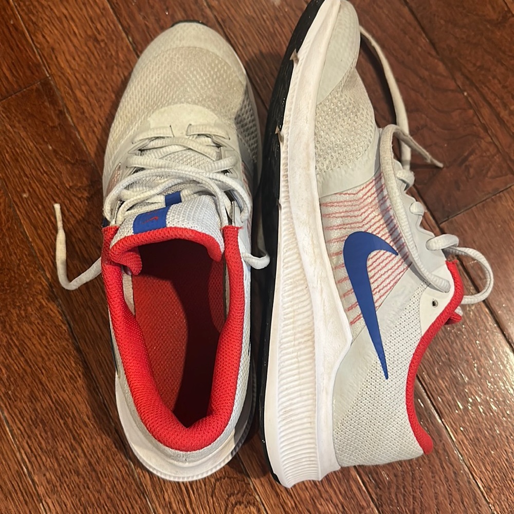 Big kids Nike sneakers VGUC big kids 4.5